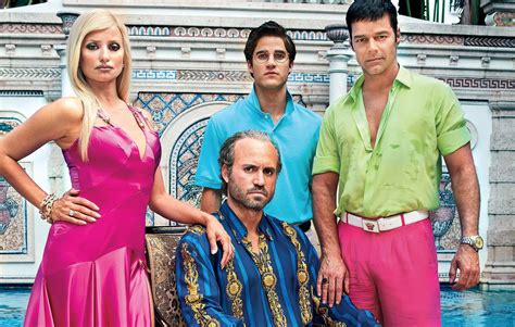 l'assassinio di gianni versace youtube|L'Assassinio di Gianni Versace: il riflesso di Gianni e Donatella.